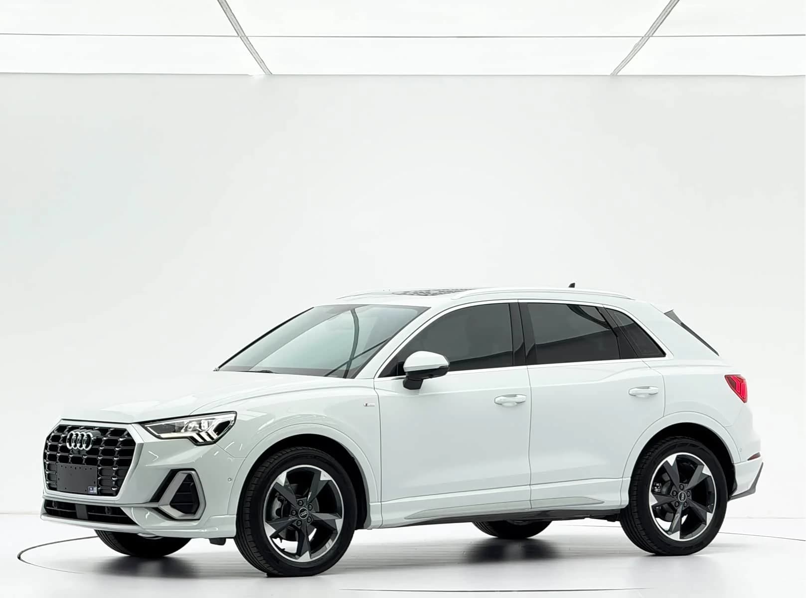 Audi Q3 2022 г.