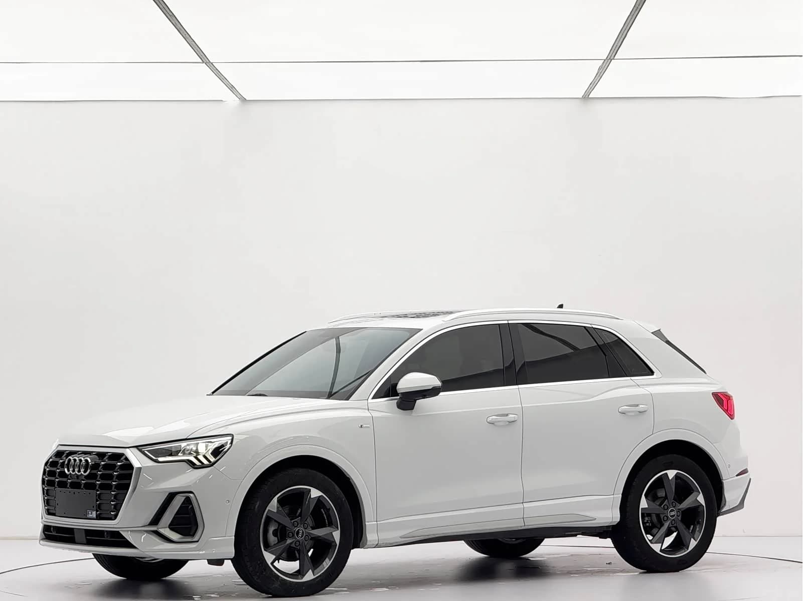 Audi Q3 2022 г.