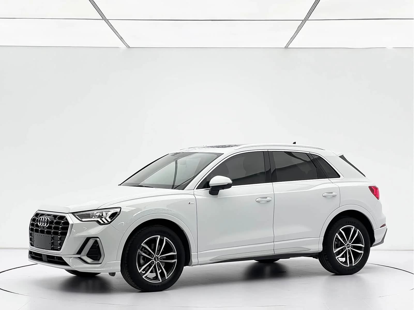 Audi Q3 2022 г.