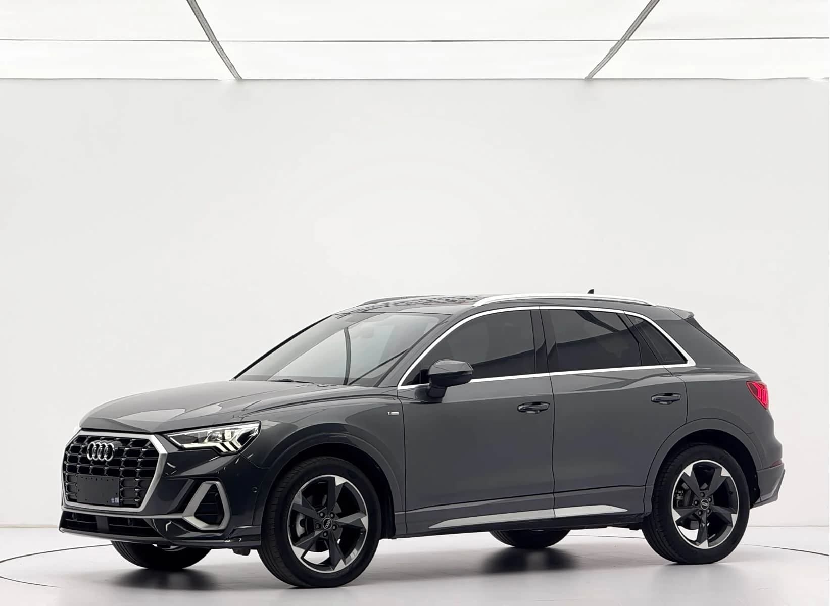 Audi Q3 2023 г.