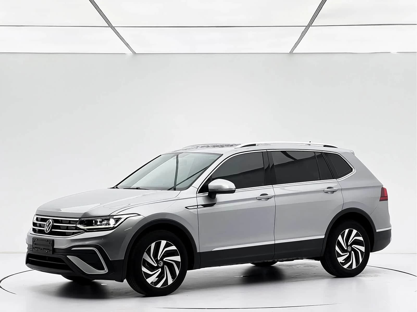 Volkswagen Tiguan L 2023 г.