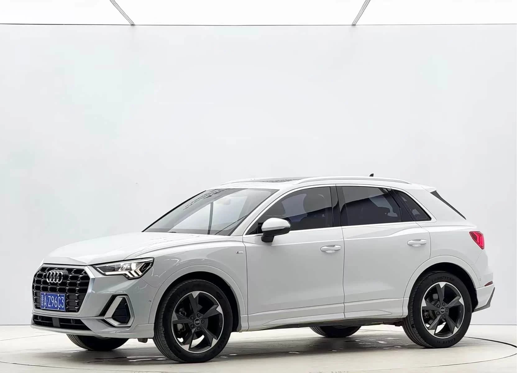 Audi Q3 2022 г.