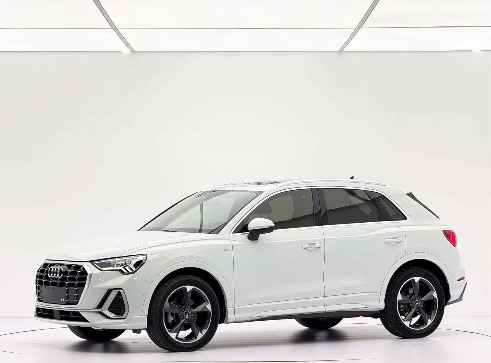 Audi Q3 2023 г.