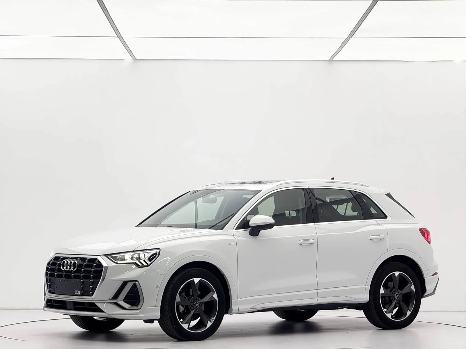 Audi Q3 2022 г.