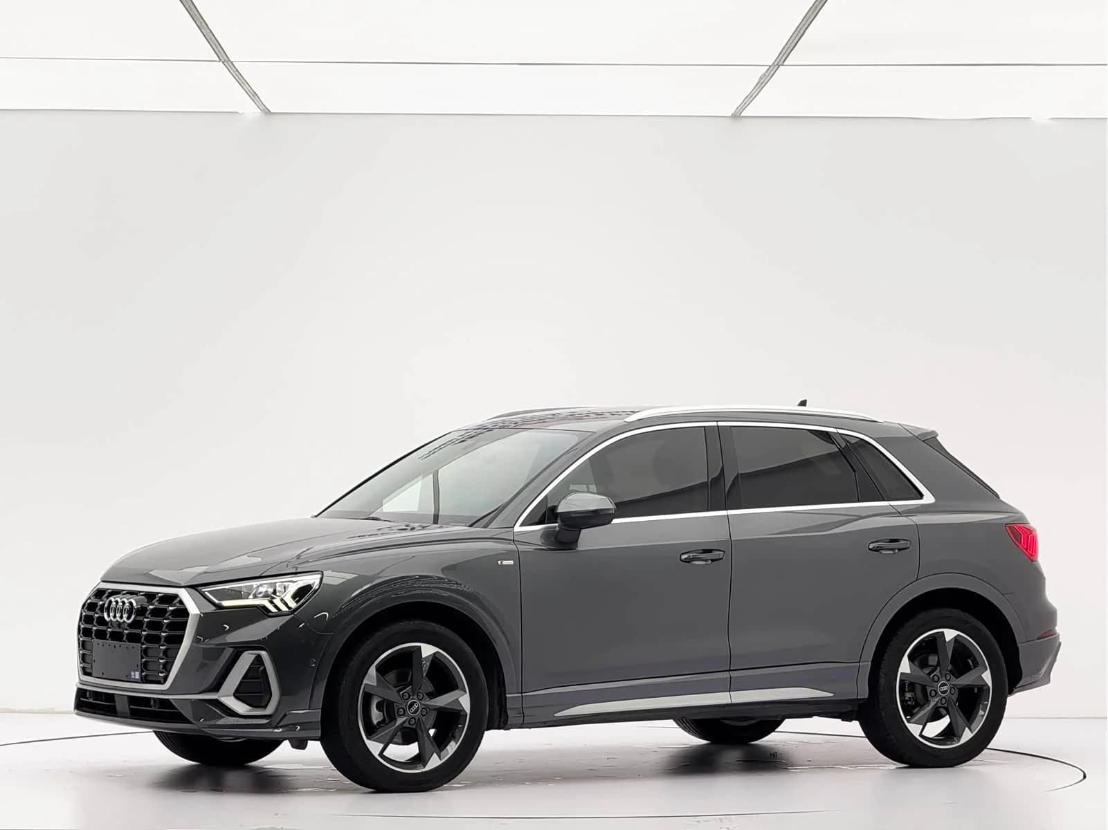 Audi Q3 2023 г.