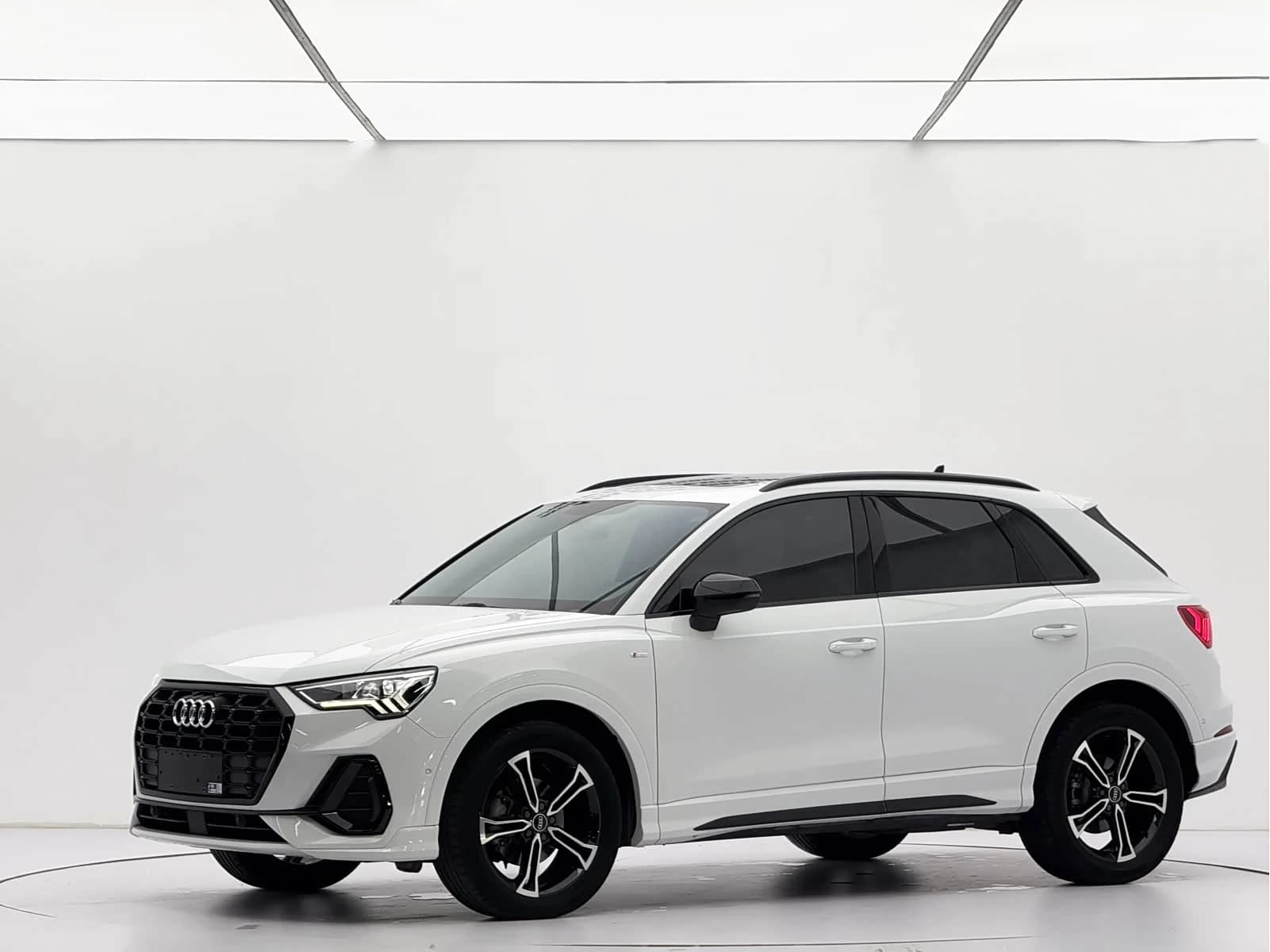Audi Q3 2022 г.