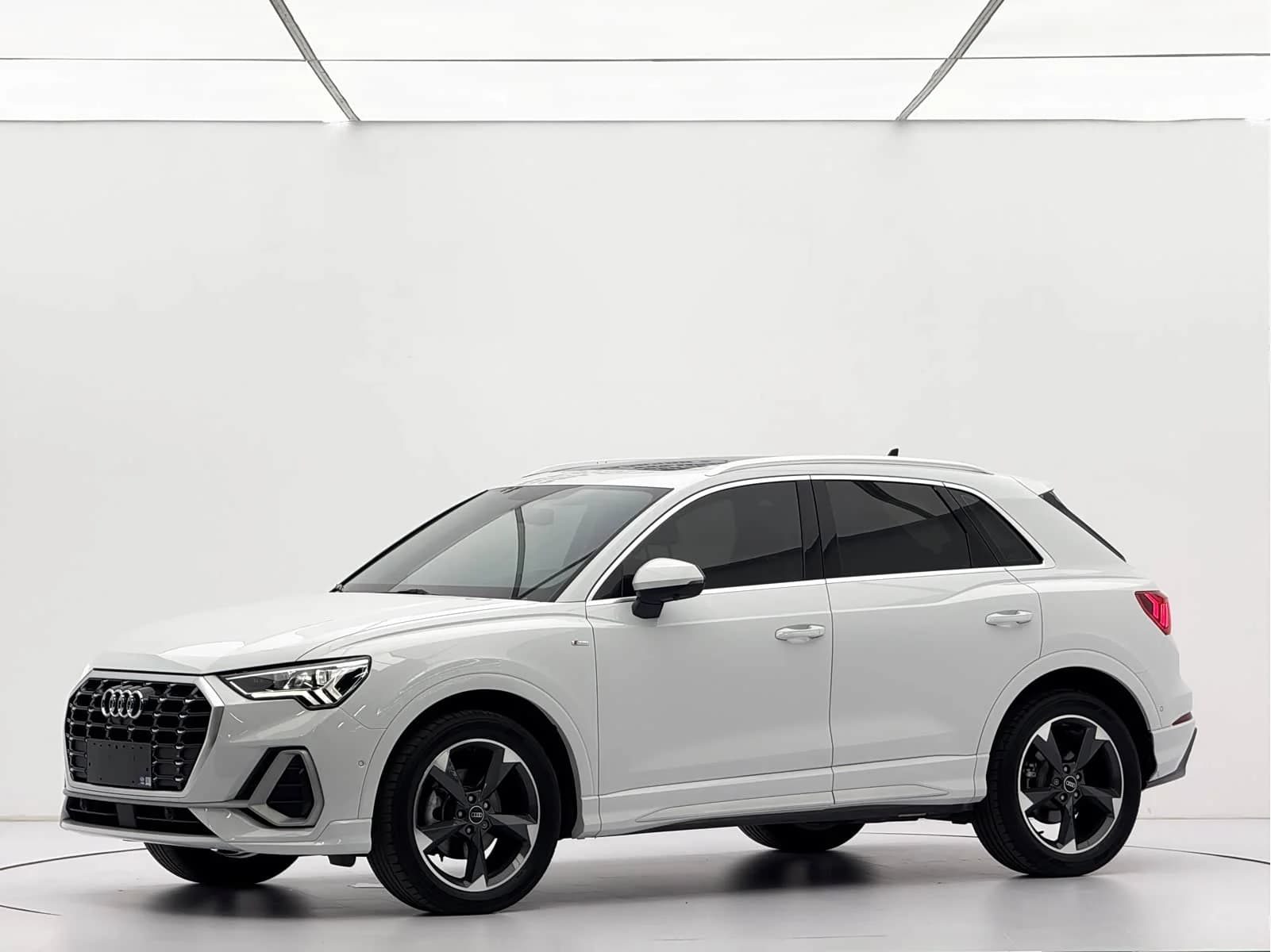 Audi Q3 2022 г.