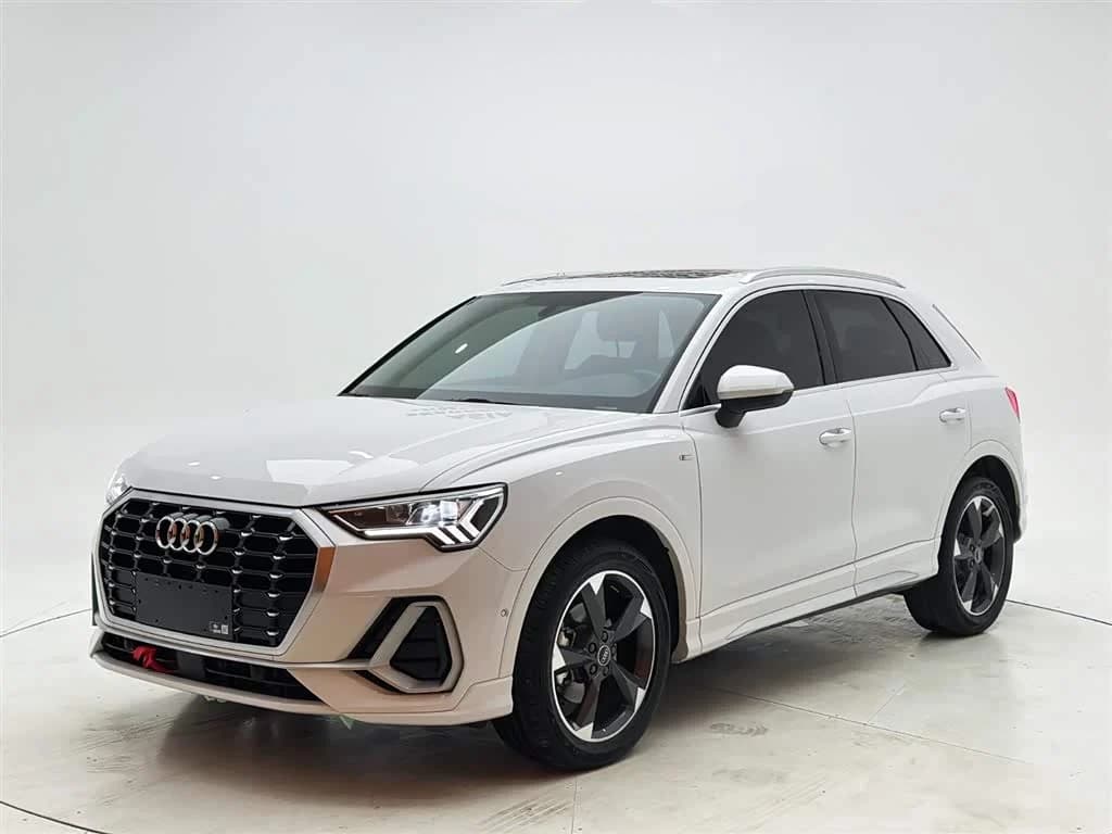 Audi Q3 2022 г.