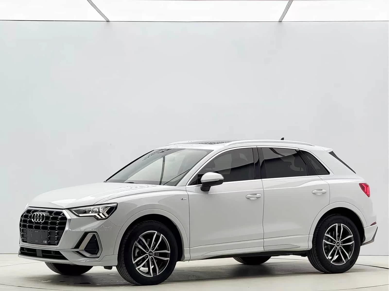 Audi Q3 2022 г.
